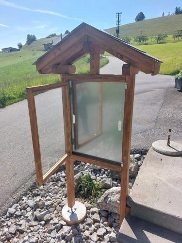 Plakatschild offen